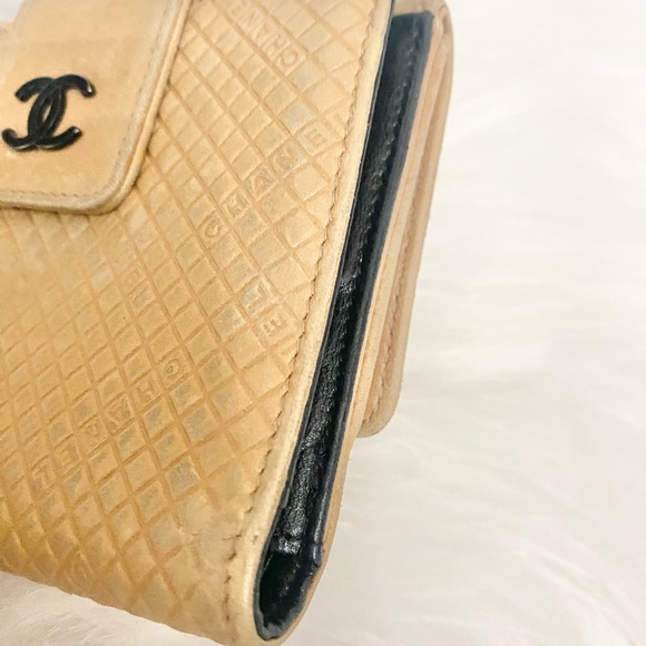 11.Chanel Beige Compact Wallet - Picture 4 of 10